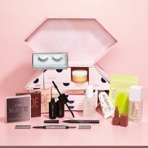 🎀HUDA BEAUTY 12 DAY ADVENT CALENDAR- BNIB🎀